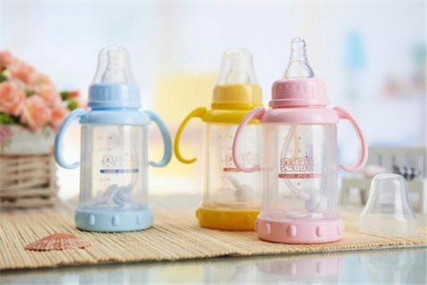 可爱熊婴儿用品